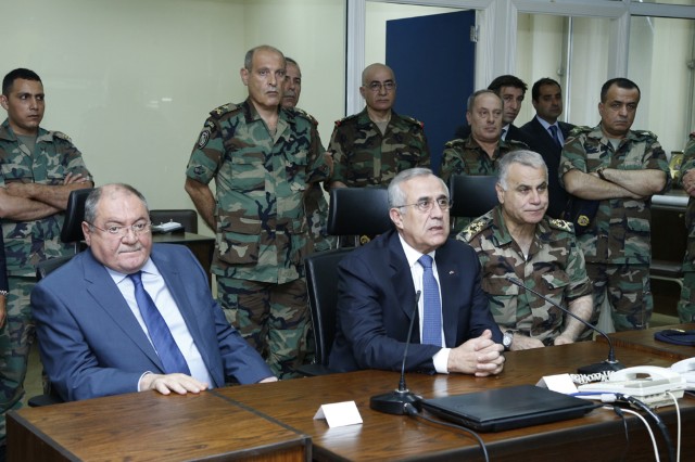 الرئيس سليمان زار قيادة الجيش في اليرزة